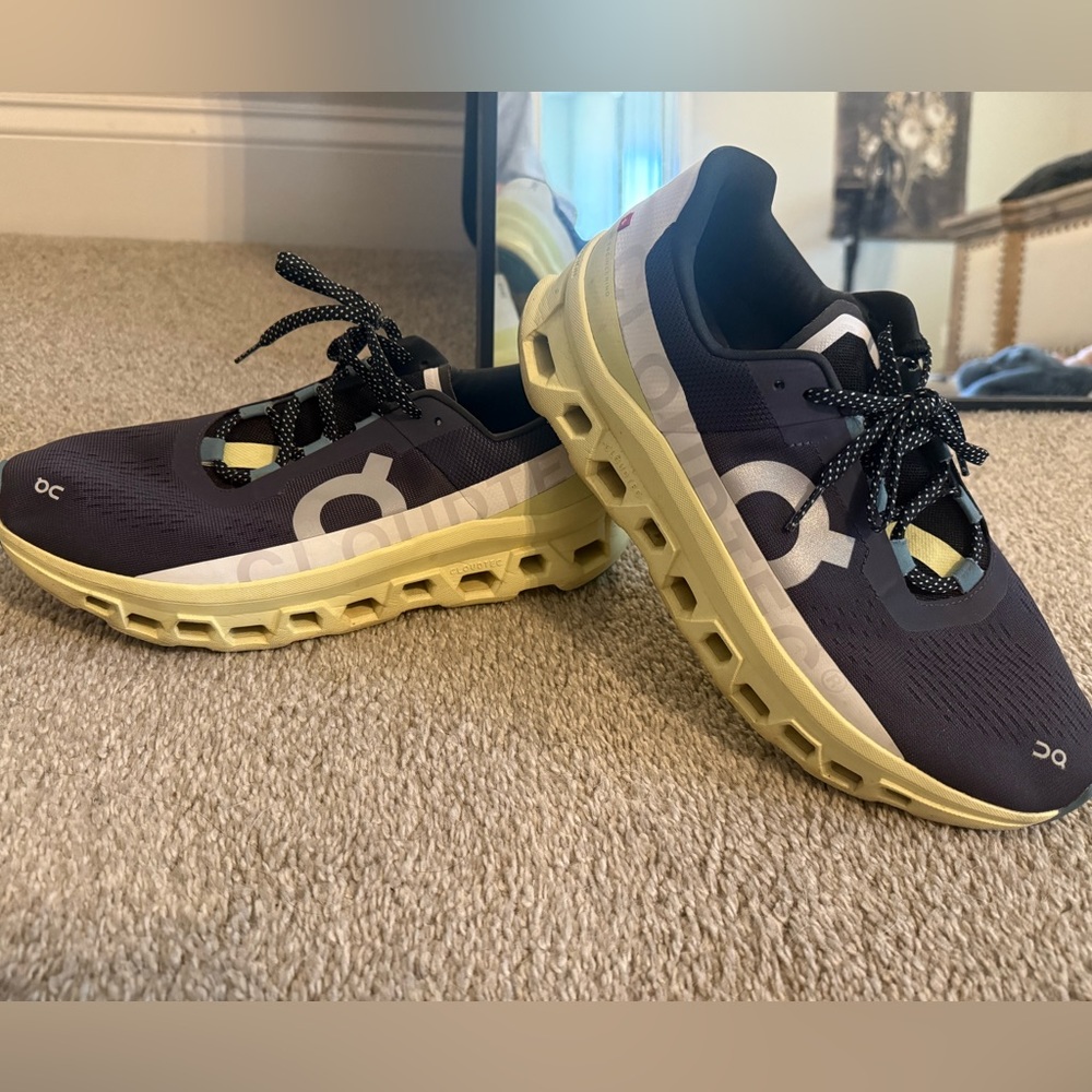 On cloudmonster size 10.5 men great condition